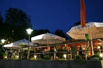 Am Springhorstsee 3*